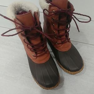 Tommy hilfiger snow and raining boots